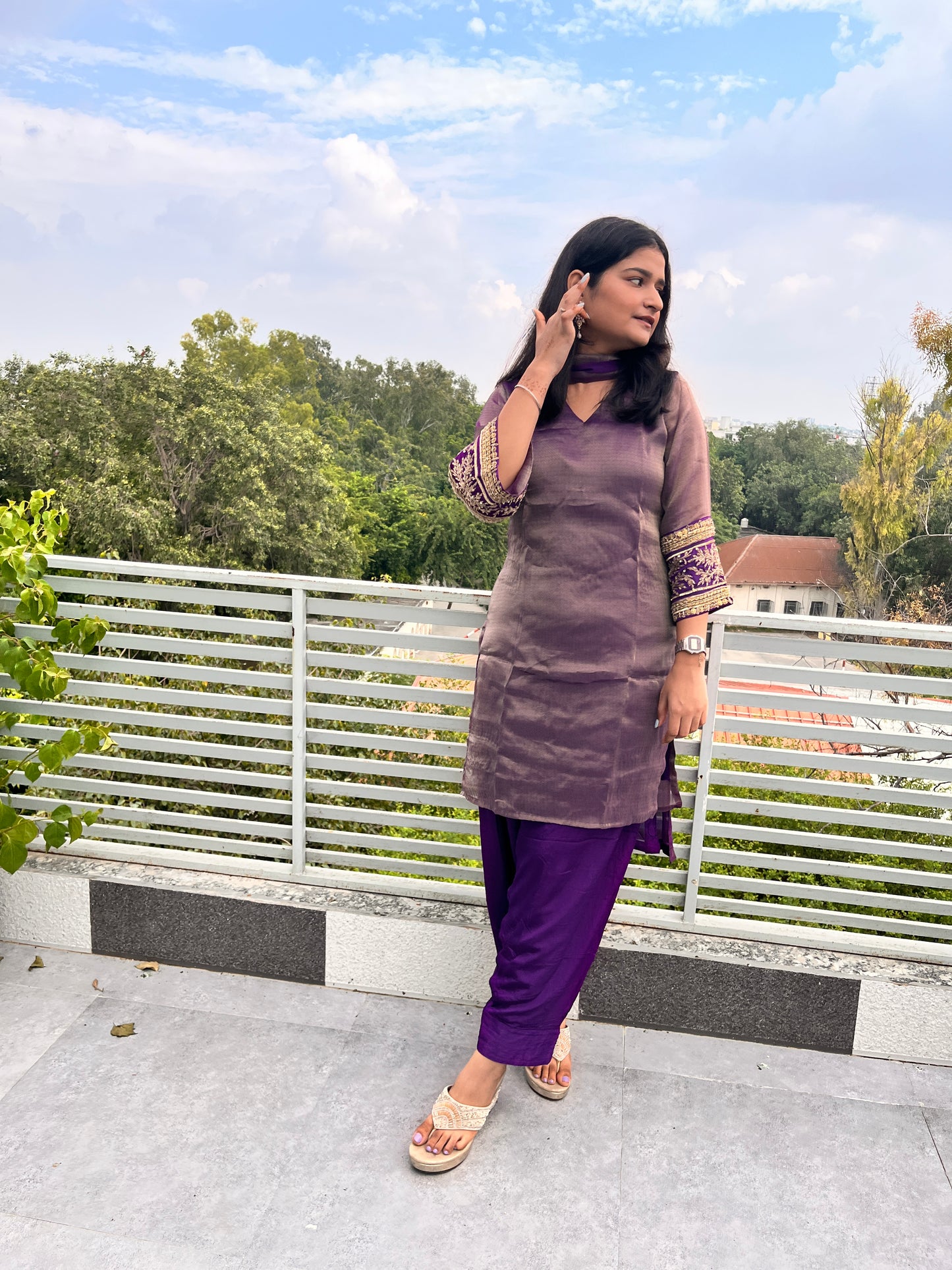 Shehnaaz : Premium feature Farzi salwar set