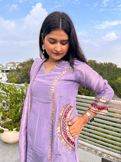 Leela : Beautiful Kanjivaram pocket suit set