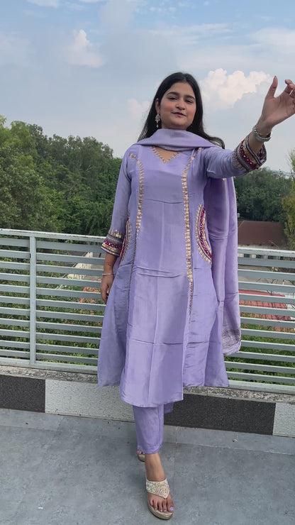 Leela : Beautiful Kanjivaram pocket suit set