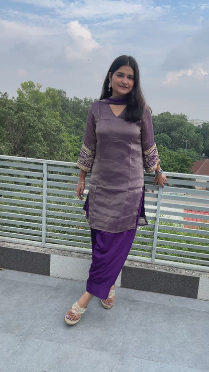 Shehnaaz : Premium feature Farzi salwar set